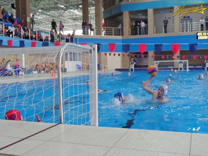 Финальные игры турнира по водному поло среди юношей и девушек на приз «ОСЕННИХ КАНИКУЛ»